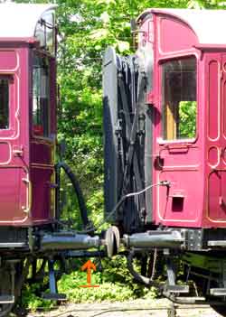 close-up view of GWR Railmotor 93 and auto-trailer 92 coupled.