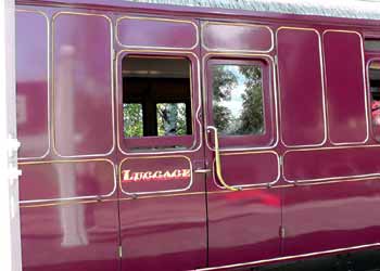 GWR Railmotor side view showing the twin luggage area doors.