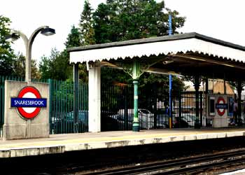 Snaresbrook station platform.