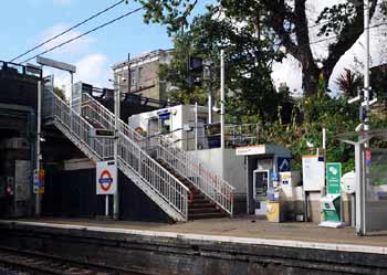 Crouch Hill station platforms.