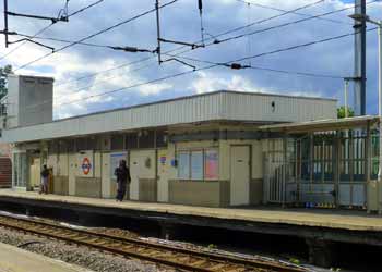 Hackney Central Clasp platform building.