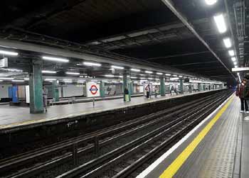 Moorgate station subsurface platforms.