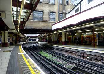 Metropolitan line platforms 2,3,4 at Baker Street station.